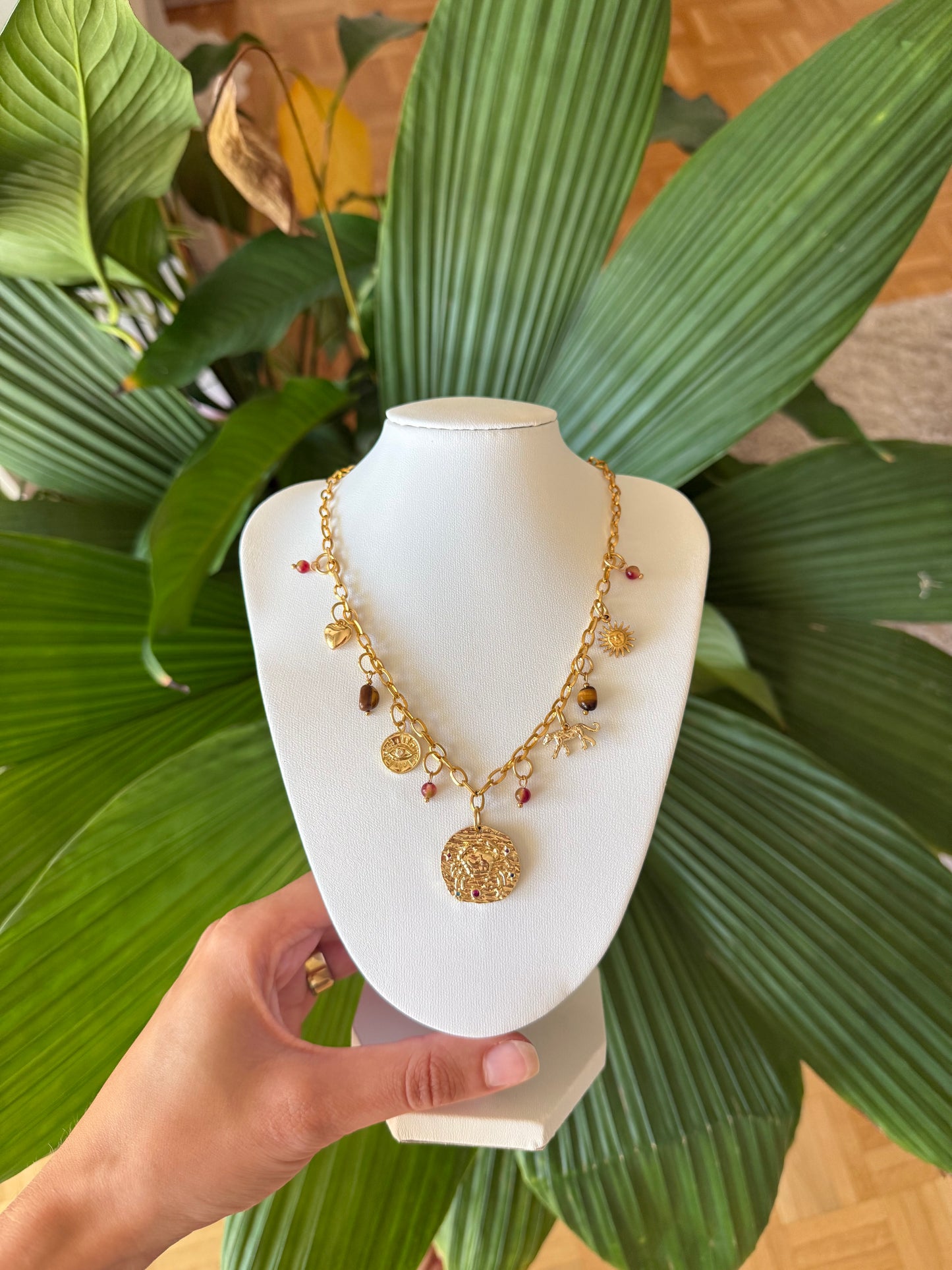 Saturn brown necklace